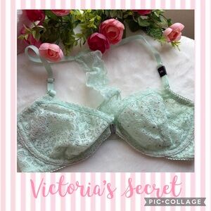 NWT VICTORIA’S SECRET-34C Mint Green Lace Bra with embellishment